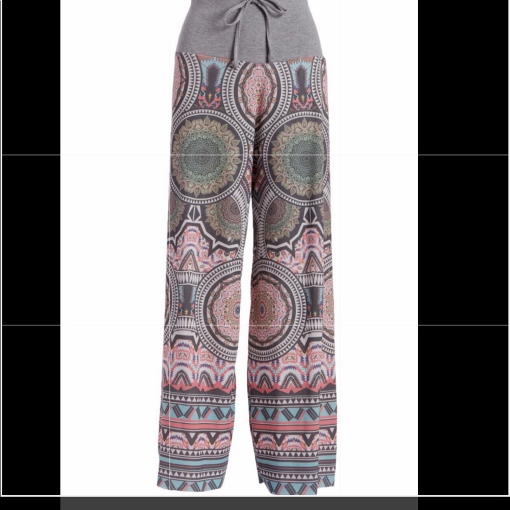 😍NWT Gray Geometric Drawstring Pants Small